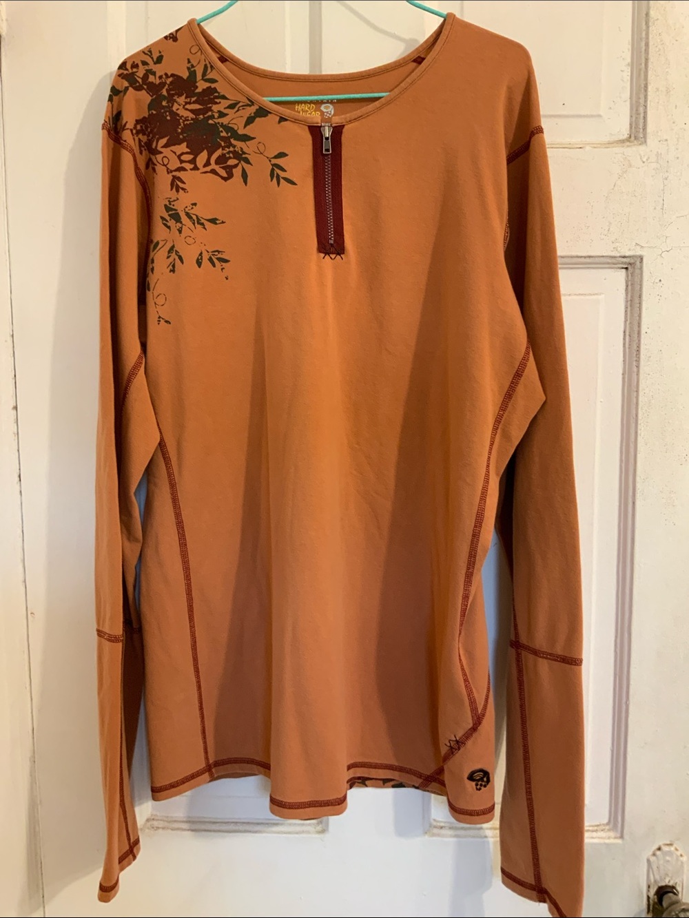 Mountain Hardwear Women's Rust Long-Sleeve Tee with Floral Print in size xl